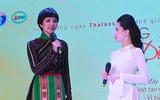 Sân khấu độc đáo làm từ hơn 10.000 bông hoa loa kèn tại Viện Huyết học